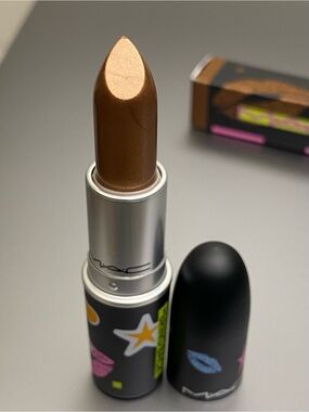 MAC Bringbacks “Chintz” Lipstick